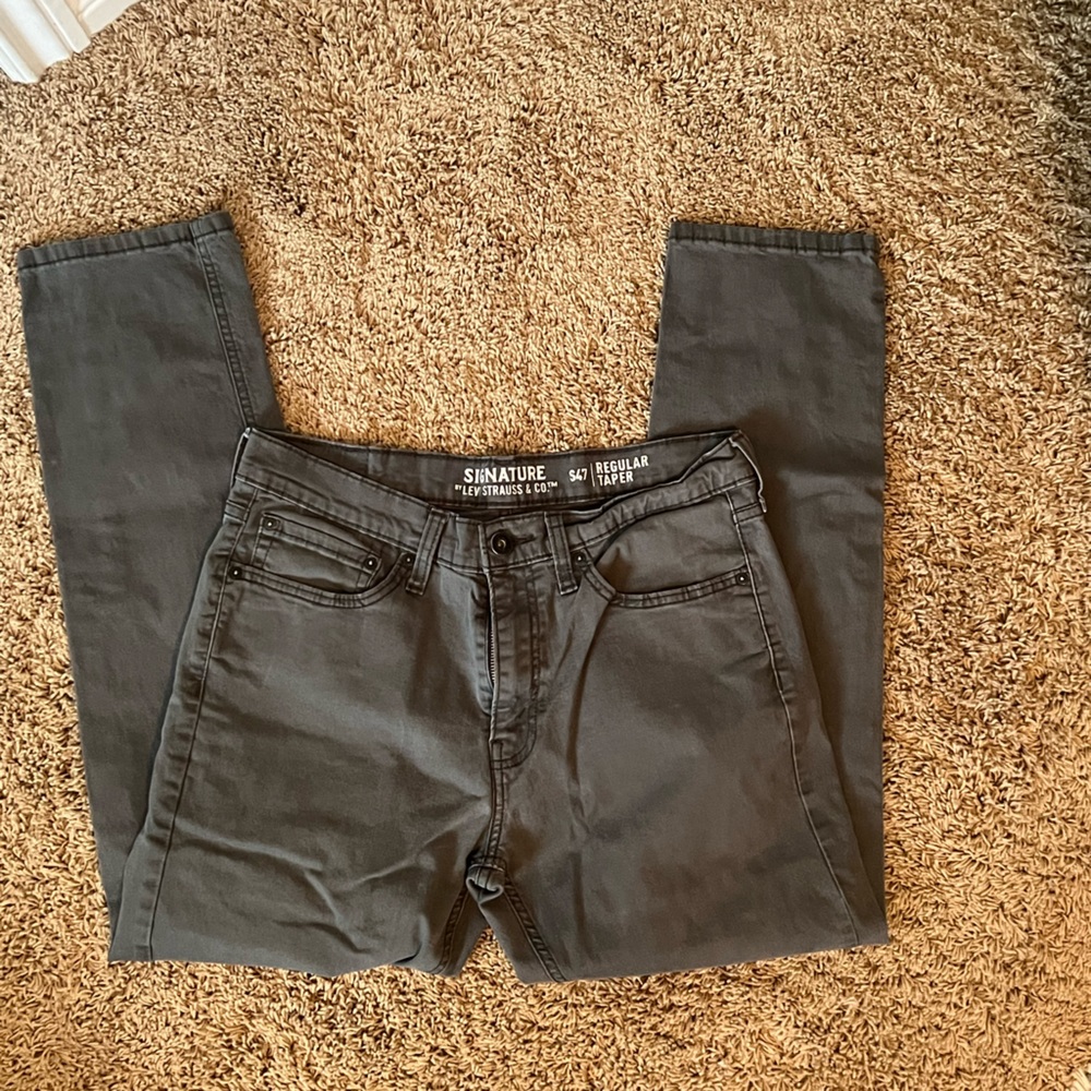 Mens grey Levi’s. Straight leg. 32x30.